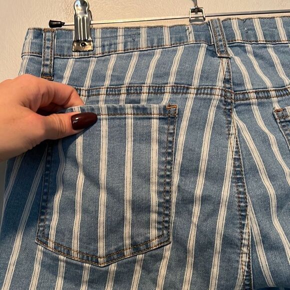 Pacsun Women's Striped The Shortie Denim Short - Picture 4 of 8